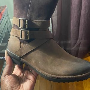 Ugg sz7 ankle Lorna boot